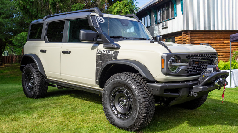 2022 Ford Bronco Everglades parked
