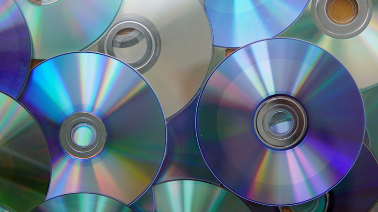 Pile of optical discs